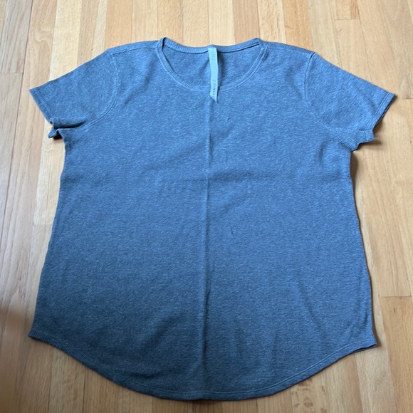 lululemon athletica Tops - LULULEMON WAFFLE GREY TEE